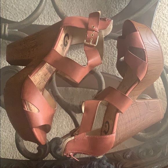 ❄️WINTER SALE PRICE $20❄️ Tan Platform Sandal - Picture 6 of 10